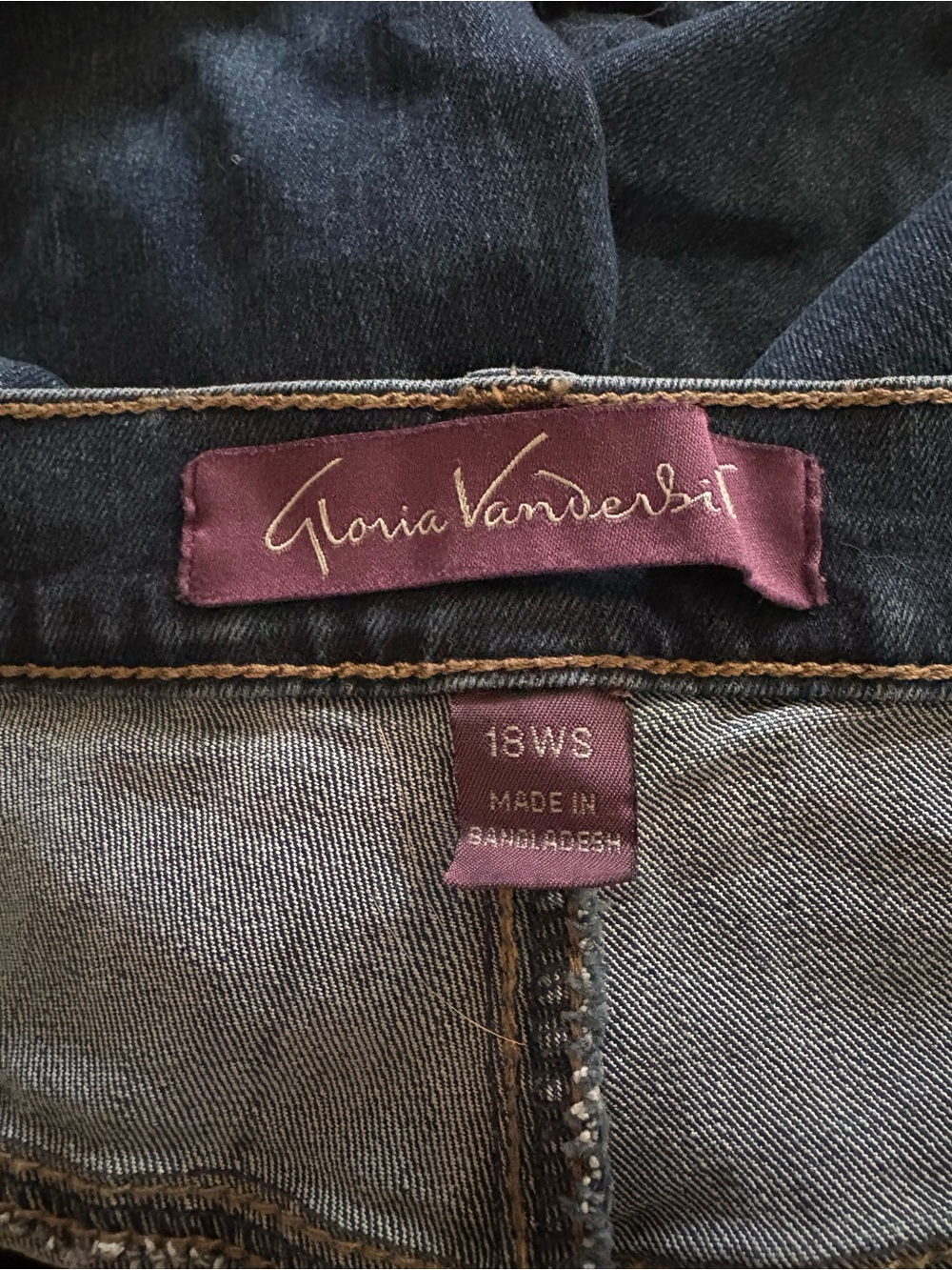 Gloria Vanderbilt High-Rise Jeans in Dark Blue with Maroon Labels